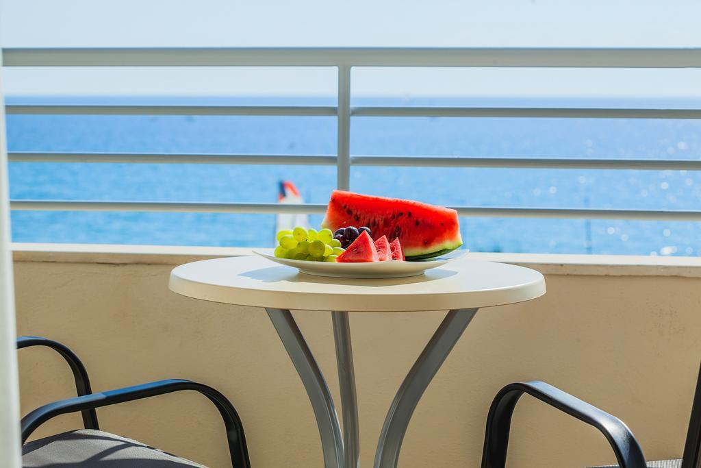 Double or Twin Room with Sea View